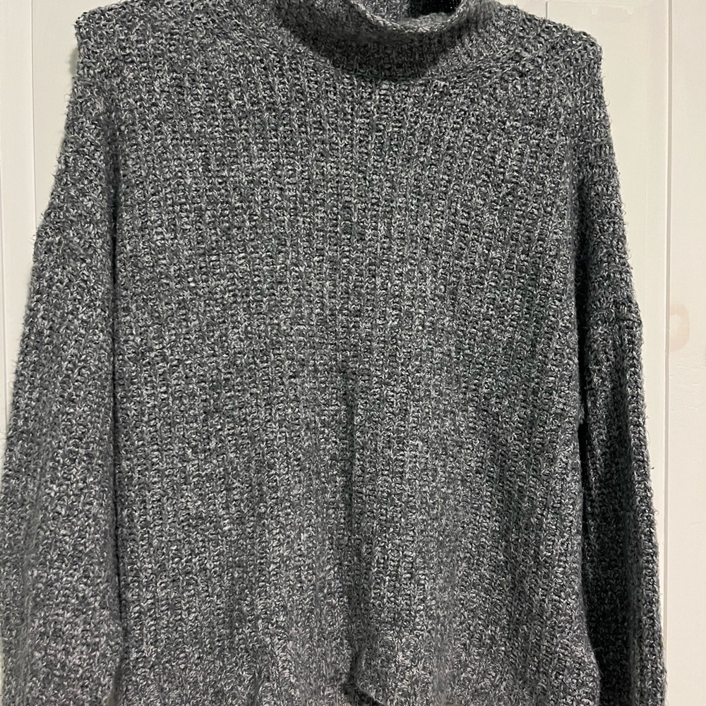 American Eagle Ladies Sweater - Size Medium- Gray